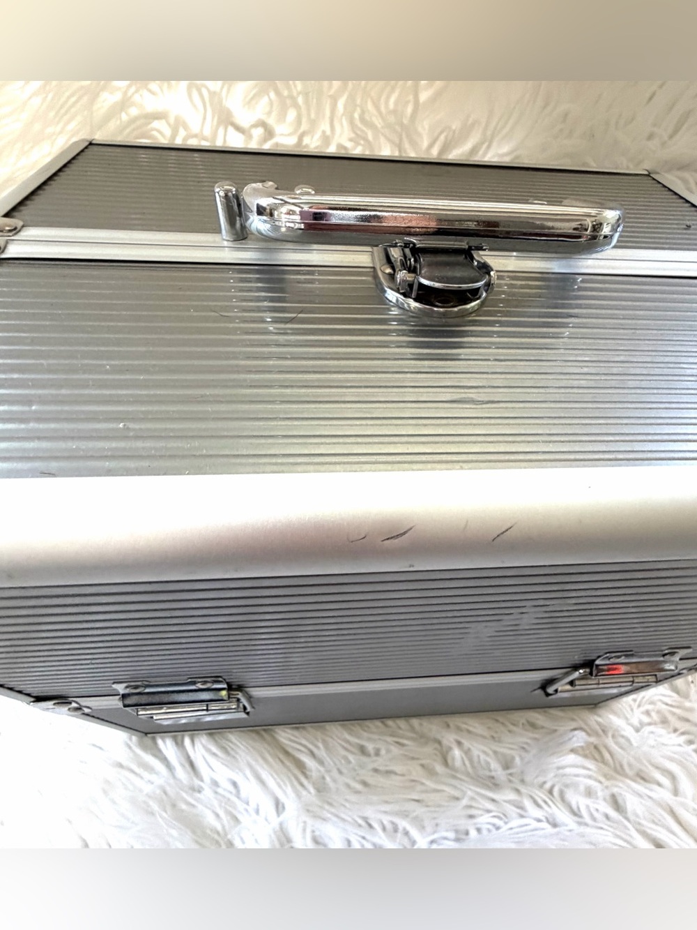 Silver Caboodles Aluminum Makeup/Tool Case - Picture 3 of 11